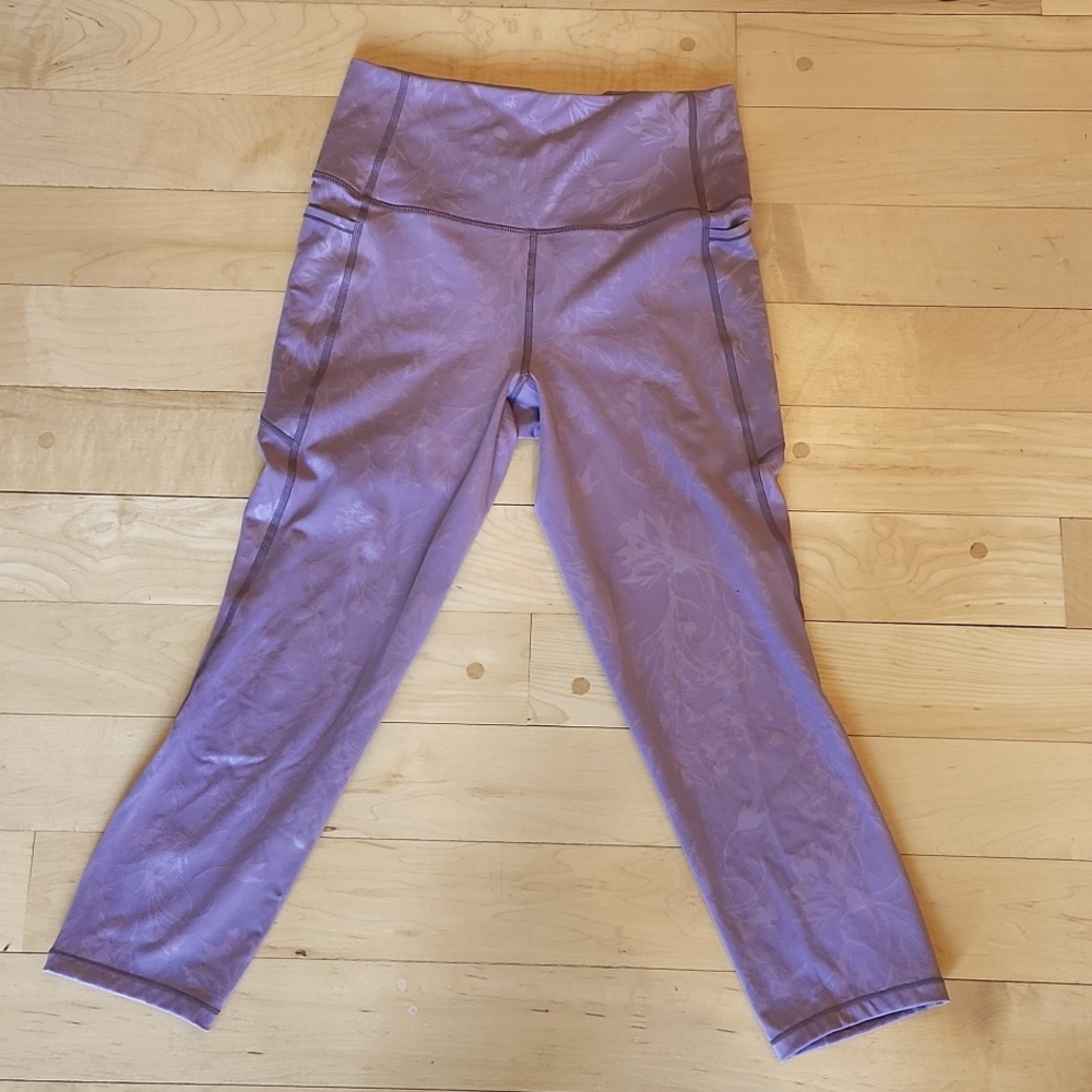 Zyia Active capri leggings with pockets lavender with floral detail size 4
